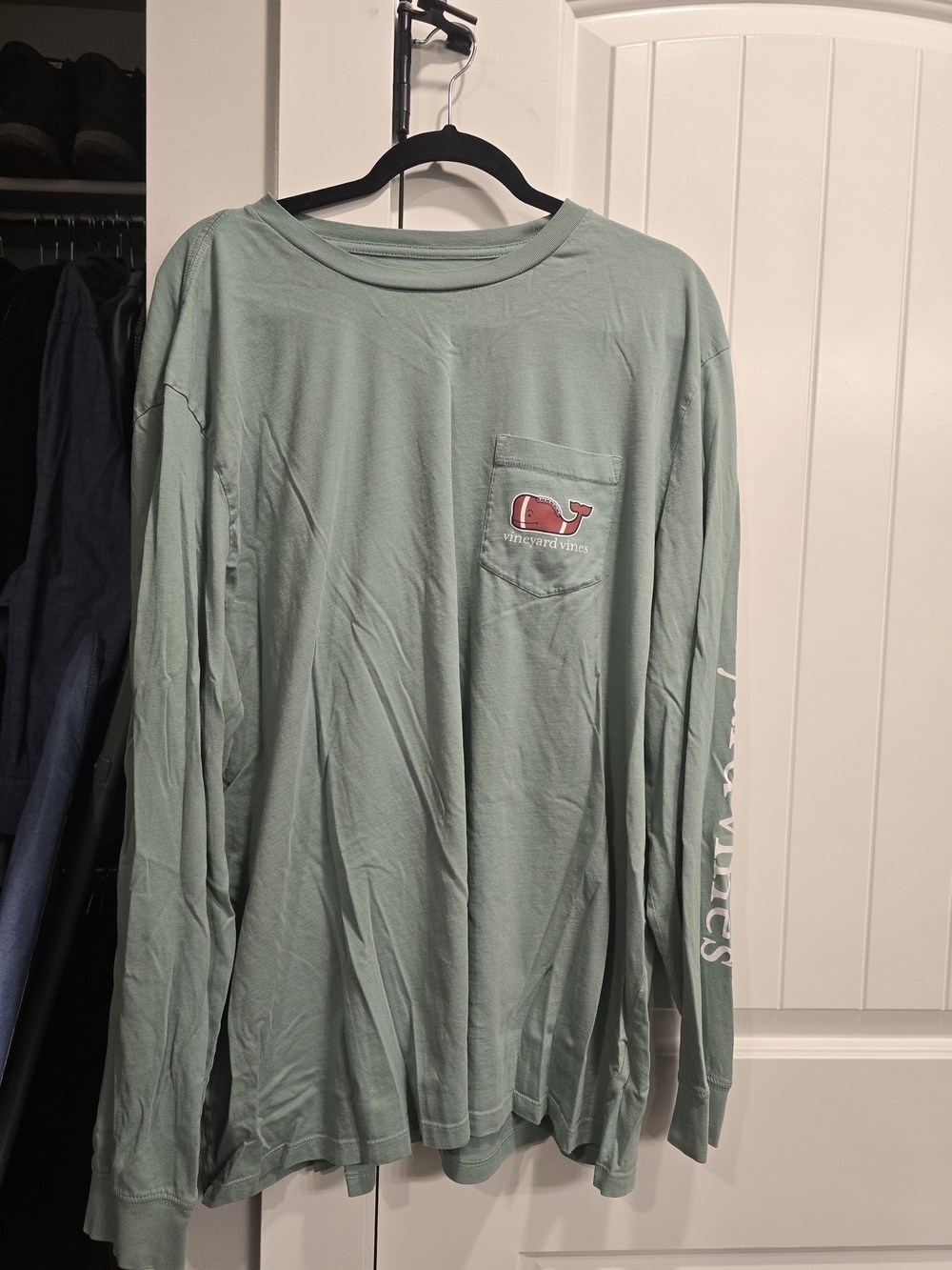 Vineyard Vines Long-Sleeve Pocket Tee in Seafoam Green with Whale